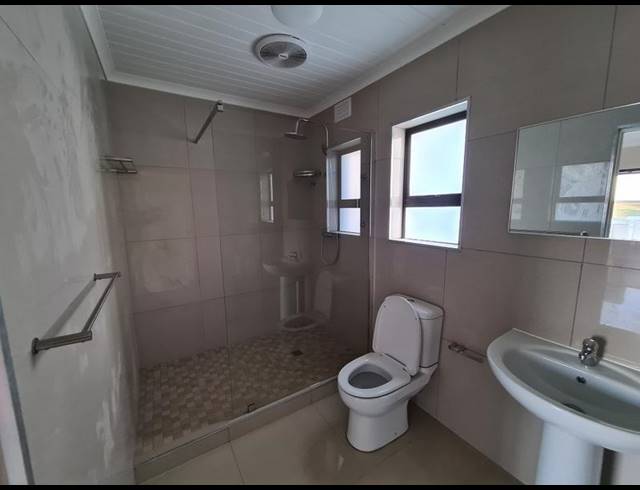 4 BEDROOM HOUSE FOR SALE IN TAFELZICHT